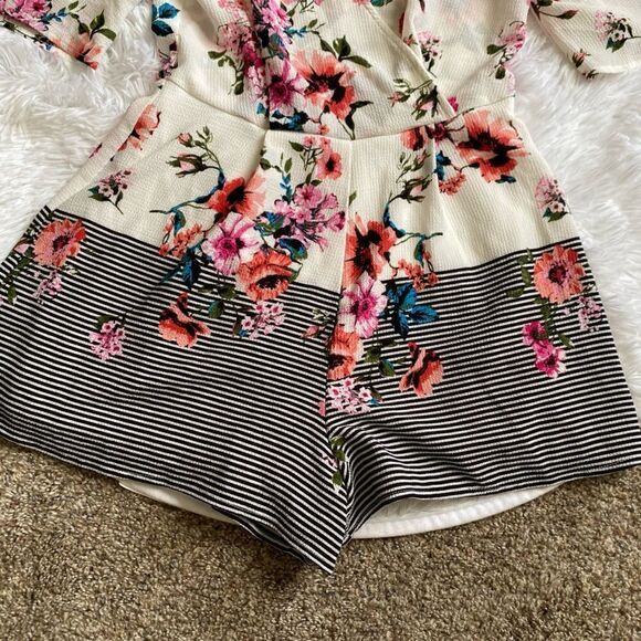 Ash & Violet Floral Shorts Romper Womens Size Small Lightweight Lined Stretchy - Picture 4 of 9